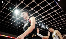 柯凡爆料周鵬離隊視頻,籃球名將告別賽場，未來何去何從？